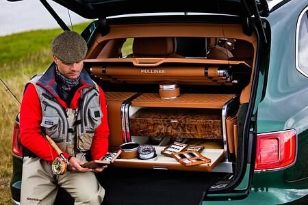 Handgefertigtes Zubehör für den Bentley Bentayga - Fliegenfischen mit 608 PS