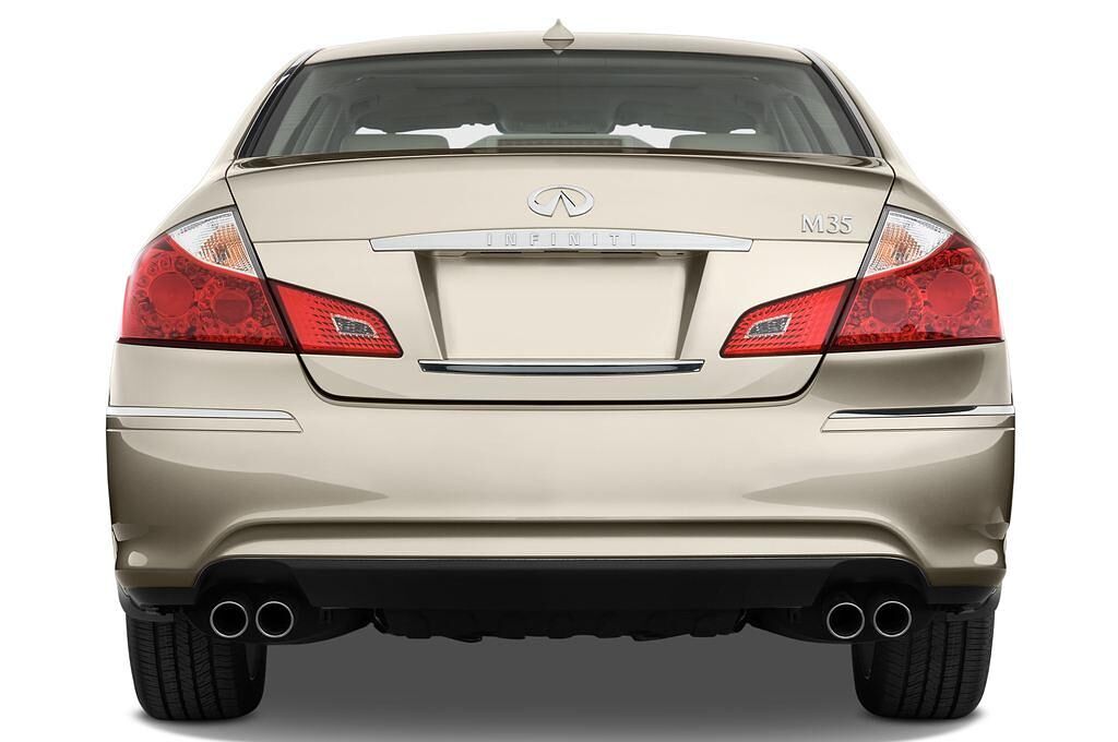 Infiniti M37 (Baujahr 2010) - 4 Türen Heckansicht