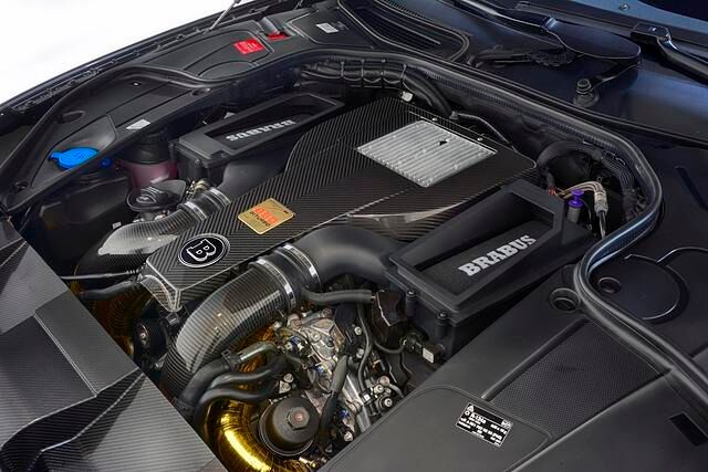 Um dem Biturbo-V8 850 PS und 1.450 Newtonmeter Drehmoment zu entlocken, musste einiges an der Motorhardware modifiziert werden