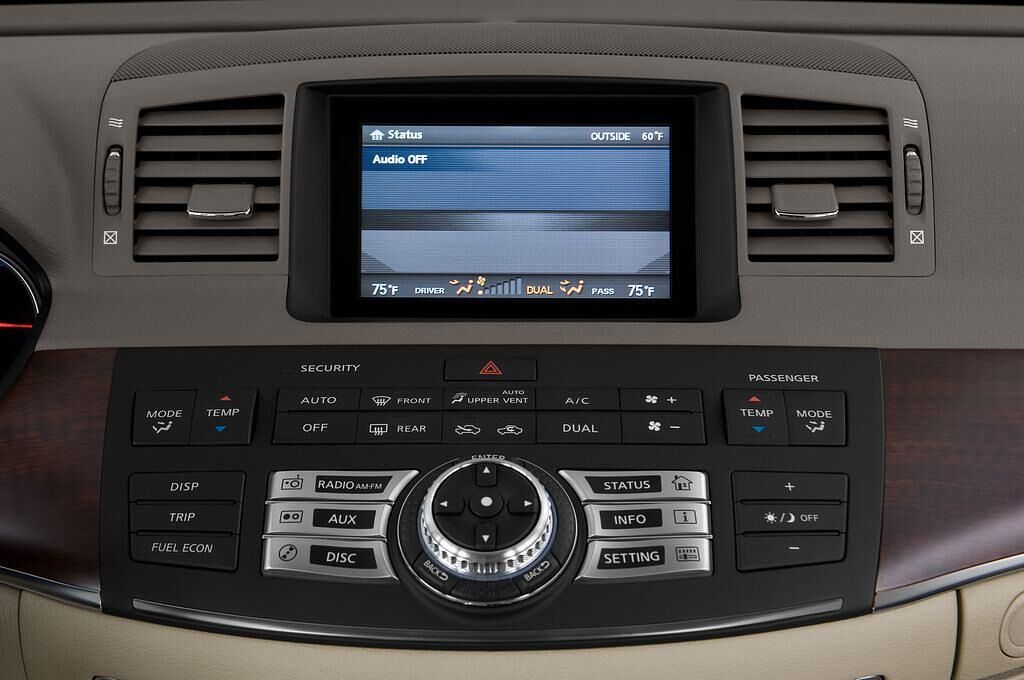 Infiniti M37 (Baujahr 2010) - 4 Türen Temperatur und Klimaanlage