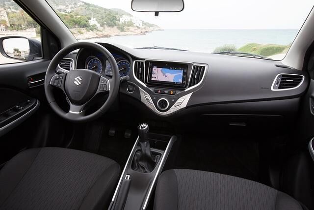 Das Cockpit ist nüchern, aber funktional