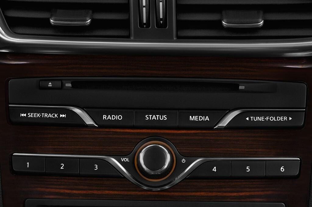 Infiniti Q30 (Baujahr 2016) Premium 5 Türen Radio und Infotainmentsystem