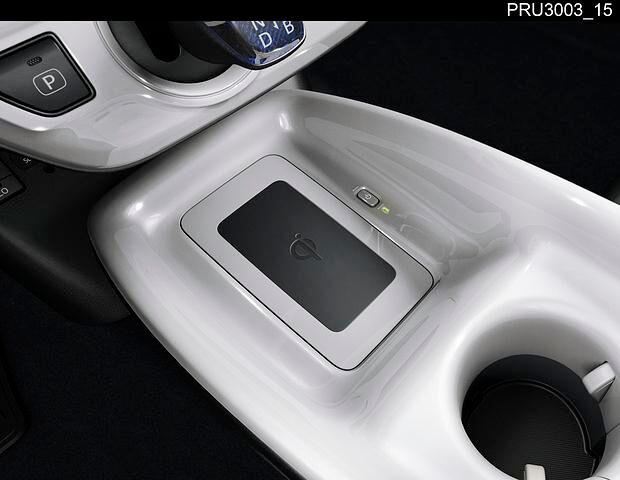 Wieso die Mittelkonsole in Möchtegern-Apple-Weiß-Kunststoff ausgeführt wurde, erschließt sich nicht unbedingt
