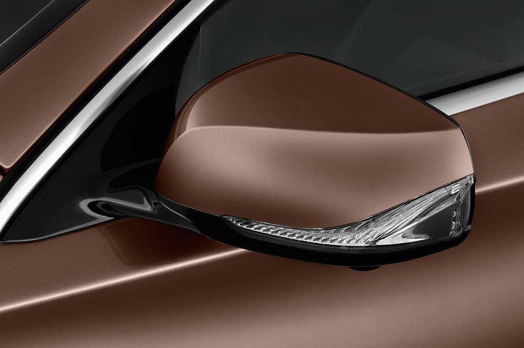 Infiniti Q30 (Baujahr 2016) Premium 5 Türen Außenspiegel