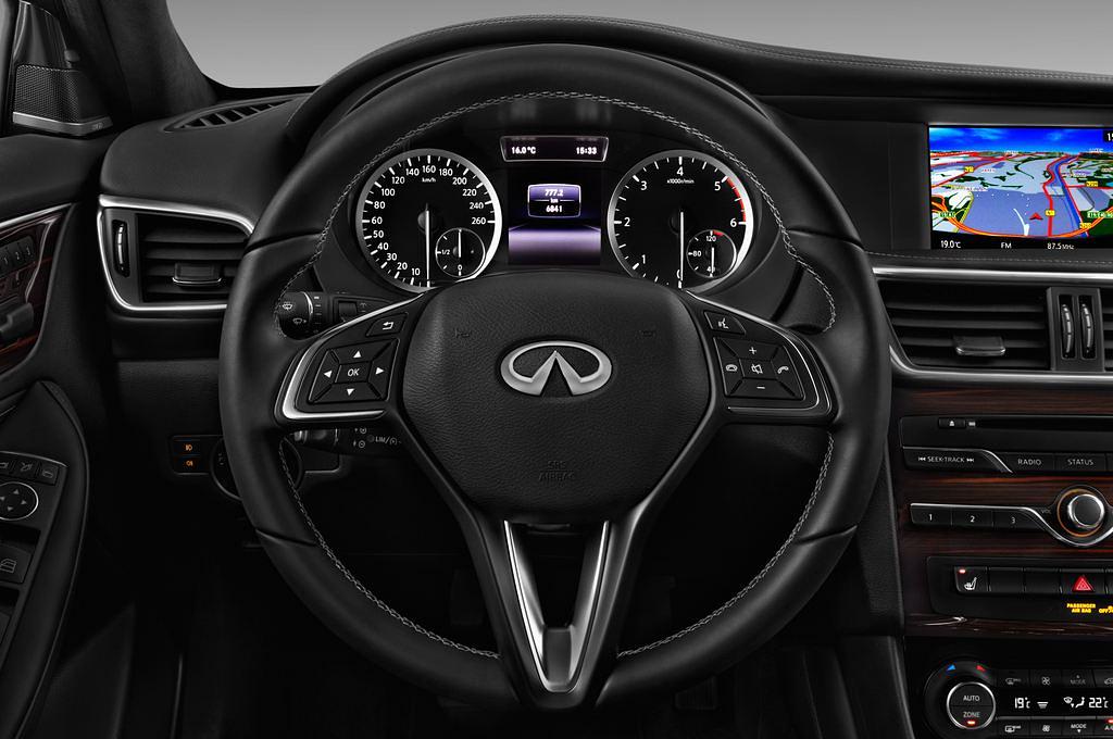 Infiniti Q30 (Baujahr 2016) Premium 5 Türen Lenkrad