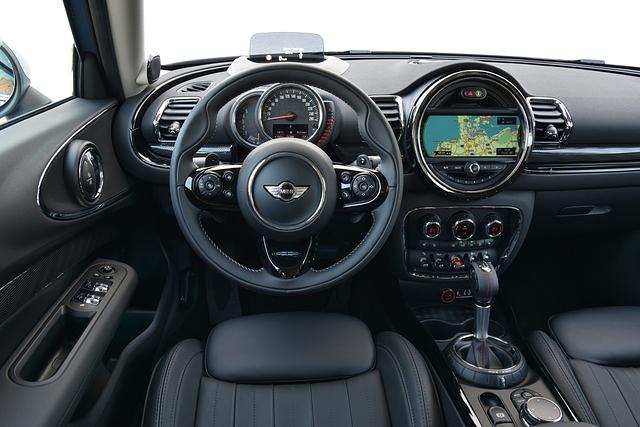Das Cockpit entspricht dem Standard-Clubman