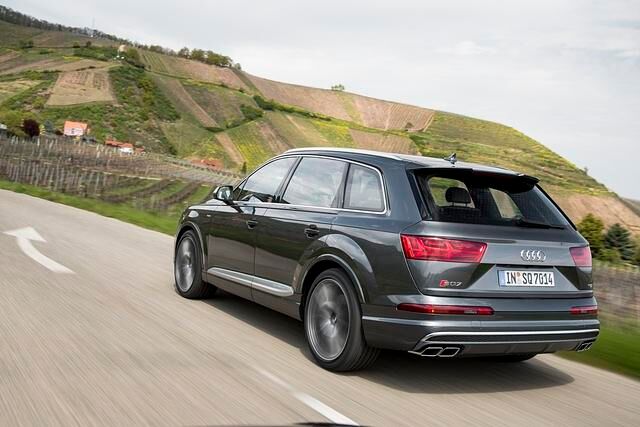 Neben dem brandneu entwickelten 4,0-Liter-V8-Biturbo-Diesel wird auch ein erstmals in der Branche verwendeter elektrischer Verdichter eingesetzt
