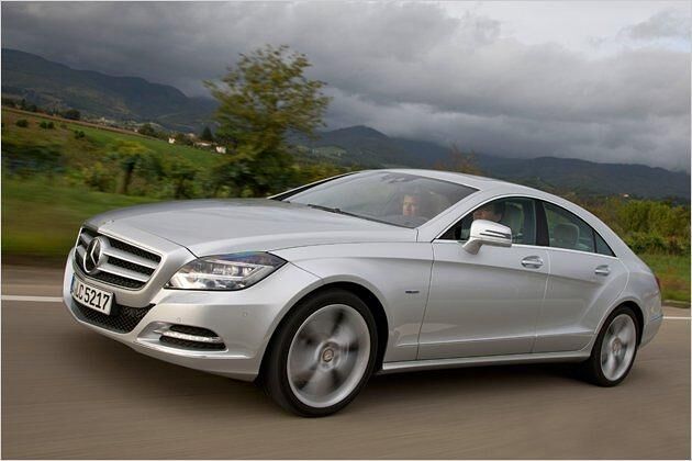 Die lange Motorhaube ist eines der Markenzeichen des CLS