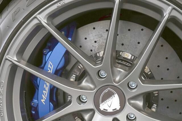 Kompetente Bremsen: Beim Millecavalli kommen Brembo-Stopper mit Carbon-Keramik-Scheiben zum Einsatz