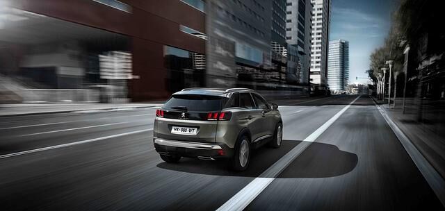 Zwei große Auspuffblenden künden von der besondere Kraft des Peugeot 3008 GT