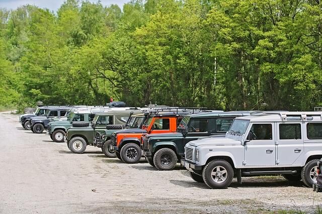 Rund 500 Defender-Fans kamen nach Wülfrath ins Land Rover Experience Center
