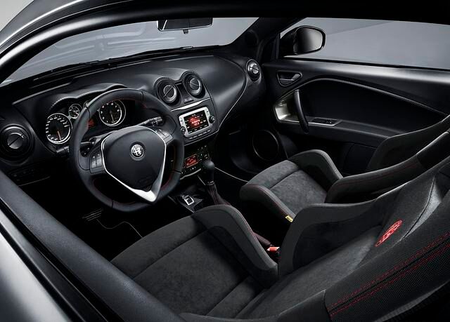 Bereits die Basisversion des Alfa Romeo Mito ist mit dem Infotainmentsystem Uconnect samt 5-Zoll-Touchscreen ausgestattet