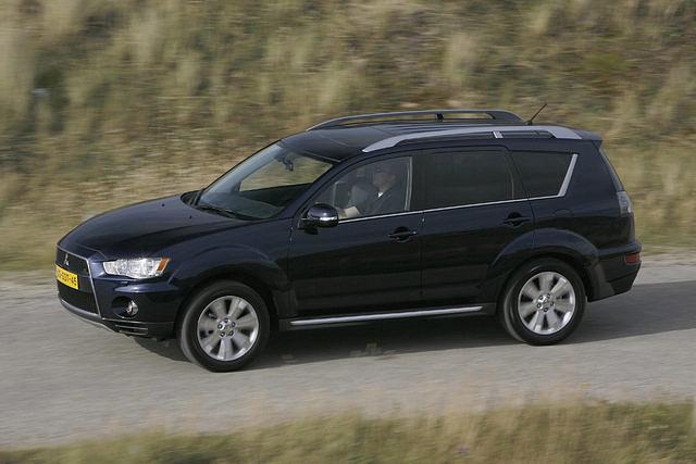 In den höheren Ausstattungen Intense und Instyle verfügt der Mitsubishi Outlander II über eine dritte Sitzreihe