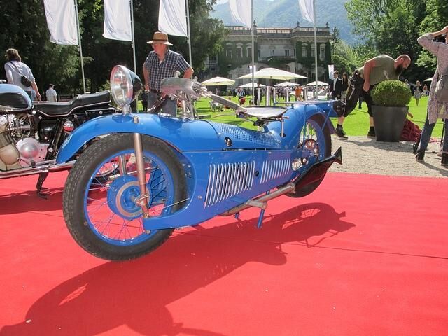 In der Kategorie „Höhenflüge der Motorrad-Phantasie“ wurde die französische Majestic ausgezeichnet; die 1931 gebaute Einzylindermaschine mit einem Hubraum von 349 Kubikzentimetern weist eine...