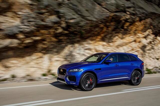Jaguar fährt das erste SUV seiner Firmenhistorie vor, den F-Pace. Er dürfte bei so manchen Managern der deutschen Premiumhersteller für einiges an Stirnrunzeln sorgen. 