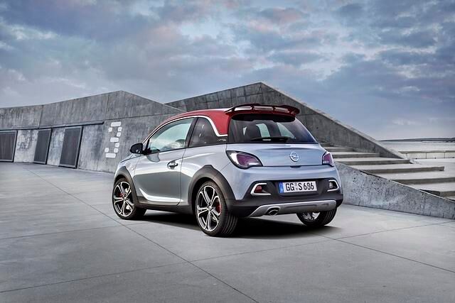 Der Rocks gibt sich dank der SUV-ähnlichen Anbauteile wie dem angedeuteten Unterbodenfahrschutz und den robusten Seitenschweller etwas „männlicher“ als sein mehr dem sportiven Lifestyle...
