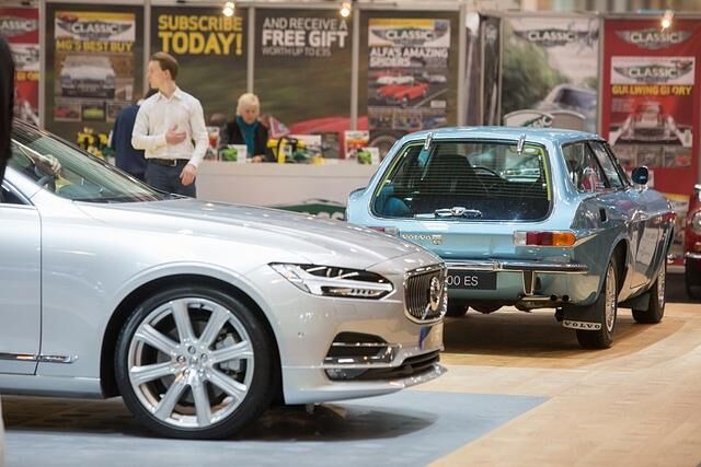 Neuwagen auf der Techno Classica - Generationen-Frage