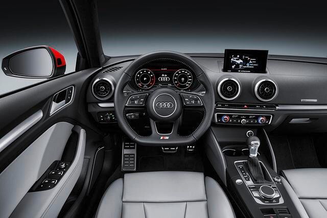 Innen gibt es nun ein virtuelles Cockpit