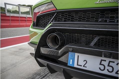 Lamborghini Huracan Performante - Dauerfeuer aus der Auspuffanlage