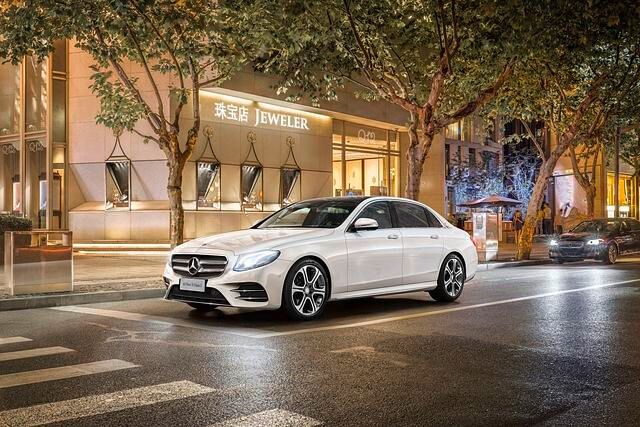 Speziell für China baut Mercedes eine um 14 Zentimeter gestreckte E-Klasse