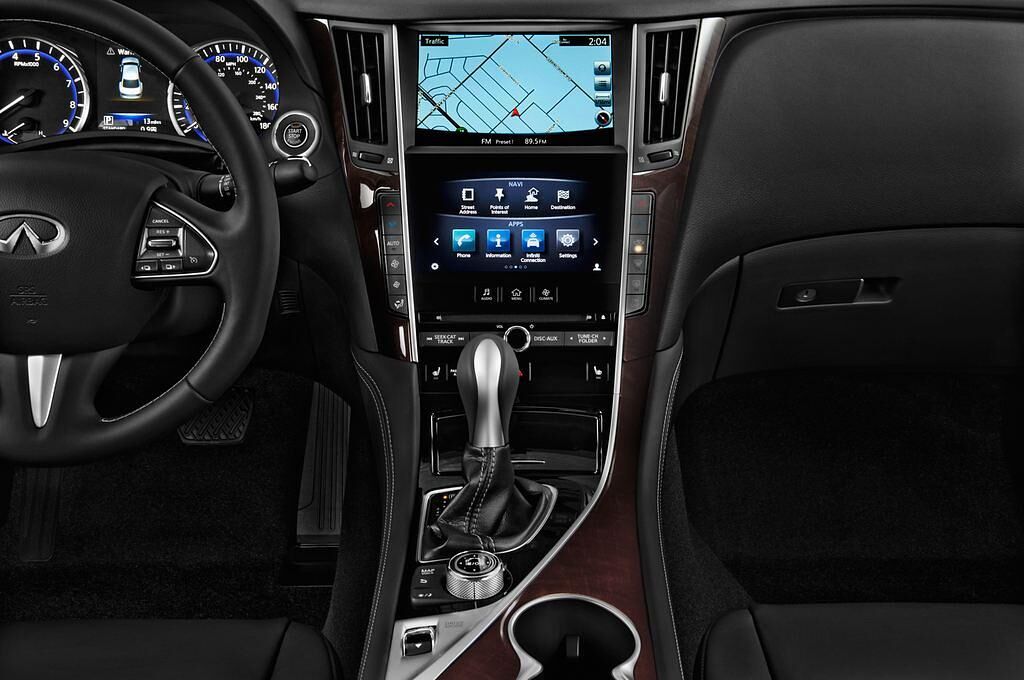 Infiniti Q50 Hybrid (Baujahr 2014) Hybrid 4 Türen Mittelkonsole
