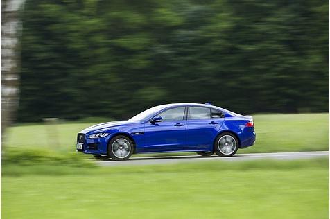 Nach 6,2 Sekunden erreicht der Jaguar XE die 100 km/h-Marke