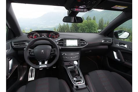 Das Cockpit des Peugeot 308 PureTech 110