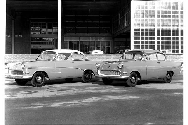 Opel Olympia Rekord P1 links und Opel 1200 rechts ab 1959