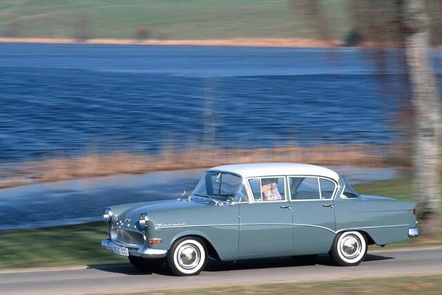 Opel Olympia Rekord P1 als viertürige Limousine ab 1959