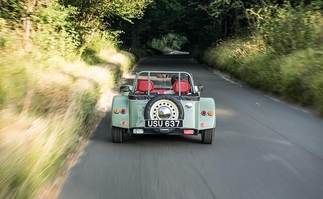 Besonders schick: Der Ersatzreifen am Heck des Caterham Seven Sprint