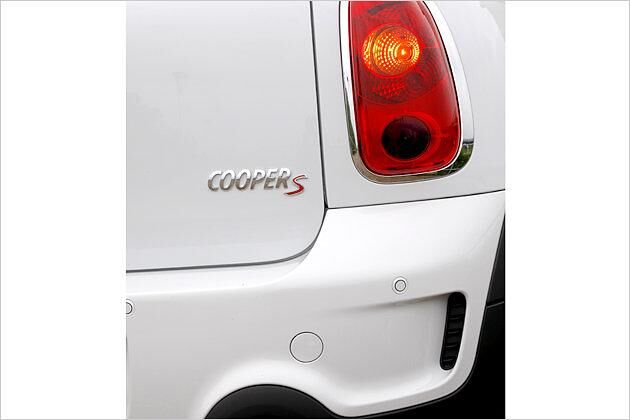 Auf die Motorisierung wird auch stolz am Heck des Countryman hingewiesen