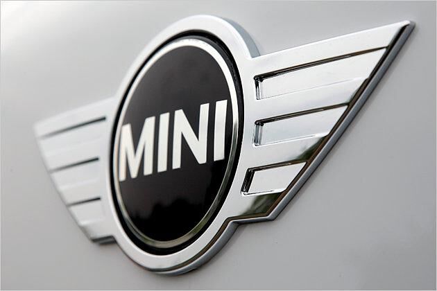Das große Mini-Logo auf der Kofferraumklappe beherbergt gleichzeitig den Öffnungmechanismus für die Hecktür