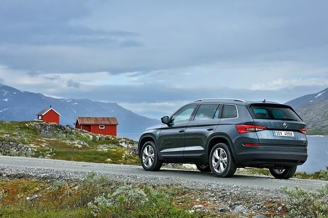 Anders als beim VW gibt es für den Skoda zudem auf Wunsch eine dritte Sitzreihe