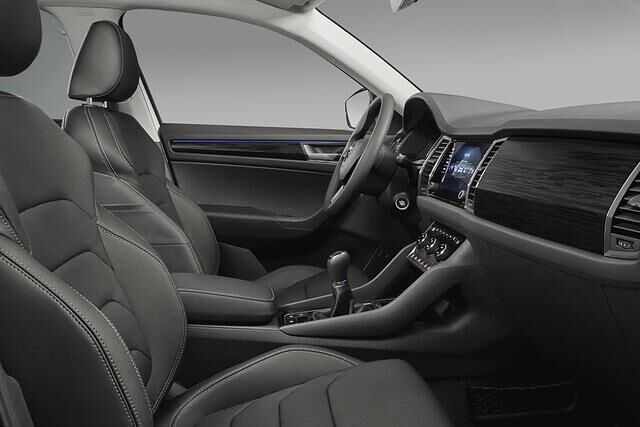 Erstmals bietet Skoda daher einen Stau-Assistenten an, der bei stockendem Verkehr bis Tempo 65 das Steuer übernimmt