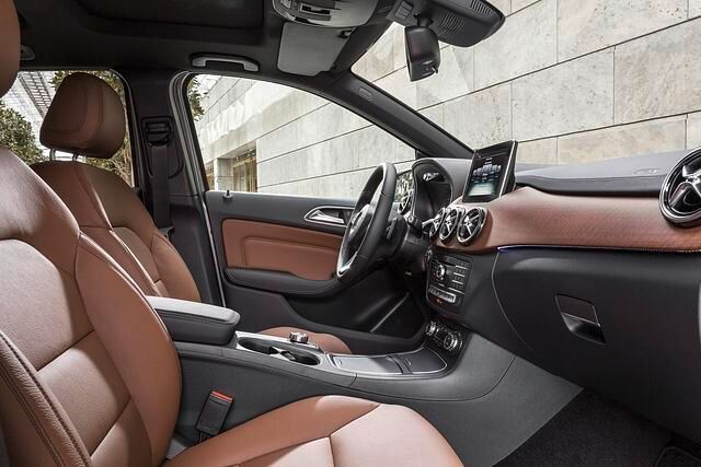 Vorne wie hinten sitzen die Fahrgäste der Mercedes B-Klasse sehr bequem