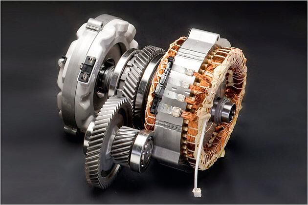 Das Herz den Antriebs: Die zwei Elektromaschinen mit dem Planetengetriebe dazwischen