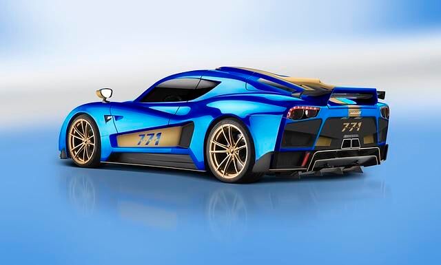 Optisch fällt der Evantra 771 durch seine blaue Lackierung und Goldakzente auf