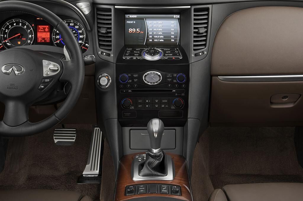 Infiniti FX (Baujahr 2010) S Premium 5 Türen Mittelkonsole