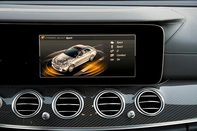 Die Setups von Fahrwerk, Motor und Auspuffklang kann der Fahrer individuell justieren