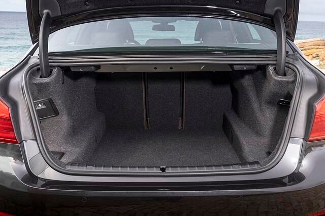 530 Liter Gepäck lassen sich in den Kofferraum des neuen BMW 5er einladen