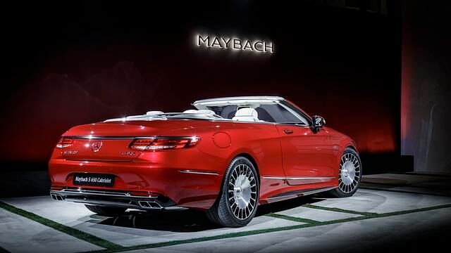 Der Mercedes-Maybach S 650 basiert auf der offenen S Klasse, von ihr hat das Luxus-Cabrio unter anderem die klassischen Proportionen übernommen
