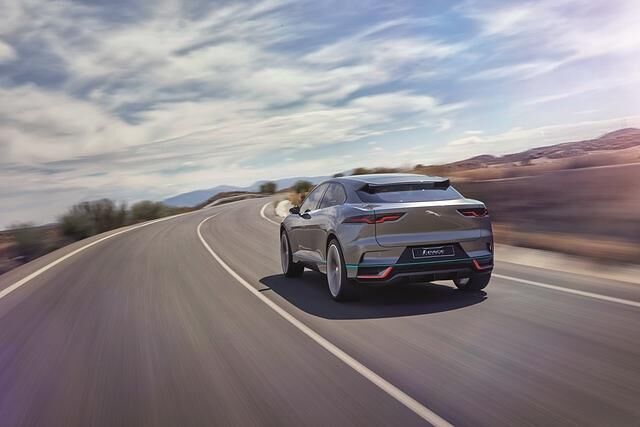 Jaguar Elektro-Strategie - Katze unter Hochspannung