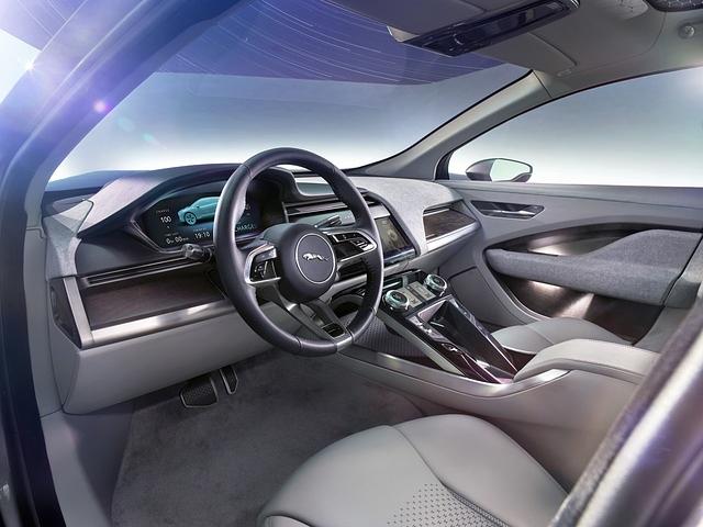 Die wenigen Schalter im Cockpit sind deshalb aufwendig gestaltet wie Juwelierarbeiten 