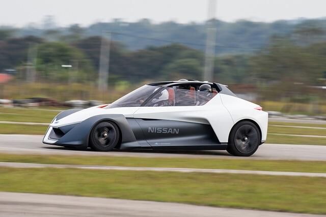 Die Beschleunigung von null auf 100 km/h gibt Nissan mit „unter fünf“ Sekunden an
