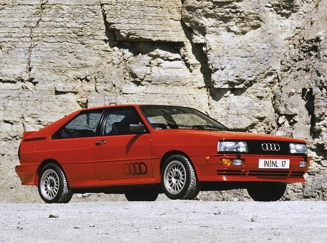 Auf dem Papier und auch auf der Straße ist der Quattro selbst nach 35 Jahren noch ein schnelles Auto