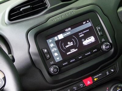 Neue App für den Jeep Renegade - Messbar über Stock und Stein