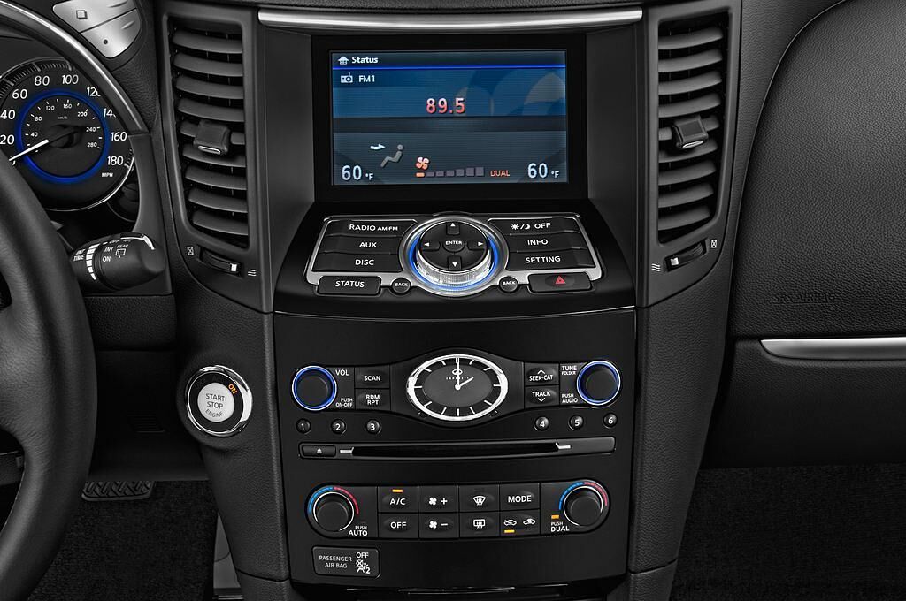 Infiniti FX (Baujahr 2011) GT Premium 5 Türen Temperatur und Klimaanlage