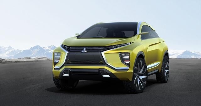 Das expressive Frontdesign des XM hat Mitsubishi bereits Ende 2015 in sehr ähnlicher Form mit dem SUV-Coupé eX gezeigt