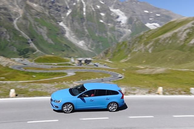 Zwar dienen die Serienmodelle von Limousine und Kombi als Basis für die Polestar-Versionen, mehr als 50 Modifikationen verwandeln die eher braven Nordlichter aber in einen Sportwagen für jeden Tag...