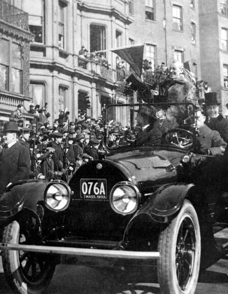 Präsident Woodrow Wilson in einem Cadillac Type 57 von 1919